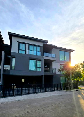 เช่าทาวน์โฮม นิคมอุตสาหกรรมบางปู : ให้เช่าบ้านหรู บ้านกลางเมือง ดิอิดิชั่น บางนา ทาวน์โฮม 3 ชั้น พร้อมลิฟต์ 