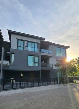 ให้เช่าบ้านหรู บ้านกลางเมือง ดิอิดิชั่น บางนา
ทาวน์โฮม 3 ชั้น พร้อมลิฟต์