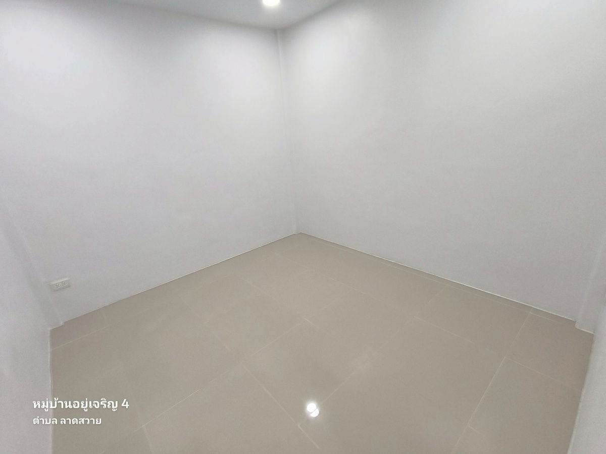 รูป ทาวน์เฮาส์ ลำลูกกา ลาดสวาย หมู่บ้านอยู่เจริญ4 นัดชมบ้าน โทรเลย0853186868 คุณวา - รูปที่ 11/20