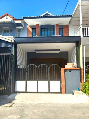 ทาวน์โฮม กรุงเทพมหานคร : ทำเลทอง ทาวน์เฮาส์รีโนเวทใหม่ พร้อมอยู่! เฟอร์ครบ ฟรีโอน! หมู่บ้านเคซีรามอินทรา 8 ถนนไทยรามัญ 