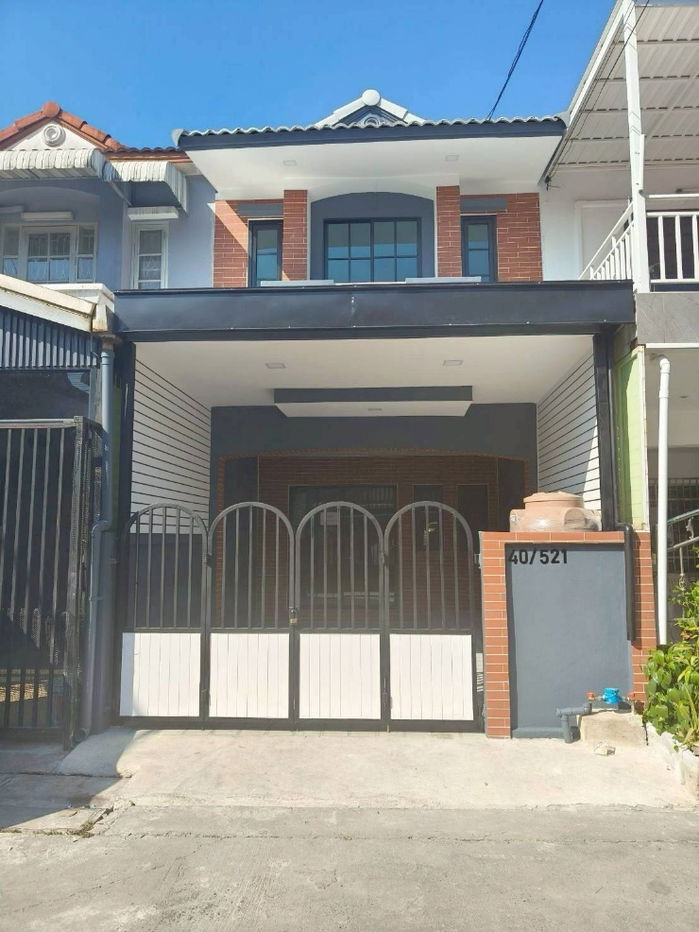 รูป ทำเลทอง ทาวน์เฮาส์รีโนเวทใหม่ พร้อมอยู่! เฟอร์ครบ ฟรีโอน! หมู่บ้านเคซีรามอินทรา 8 ถนนไทยรามัญ - รูปที่ 1/18