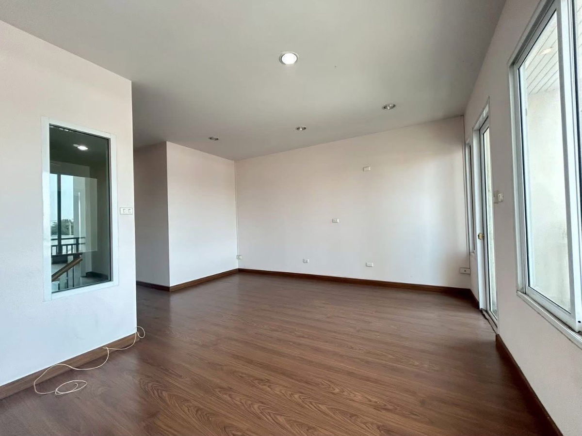 รูป 📢📢 ให้เช่าอาคารพาณิชย์ ติดถนนสตรีวิทยา 2 – ทำเลค้า-ขาย/ออฟฟิศดีเยี่ยม 5 ห้องนอน 4 ห้องน้ำ อยู่สี่แยกโรงไม้ - รูปที่ 8/9