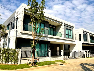 เช่าบ้านเดี่ยว สวนเบญจสิริ : 🏡 Centro Bangna ให้เช่าขับรถเพียง 1 นาทีถึงเมกาบางนา