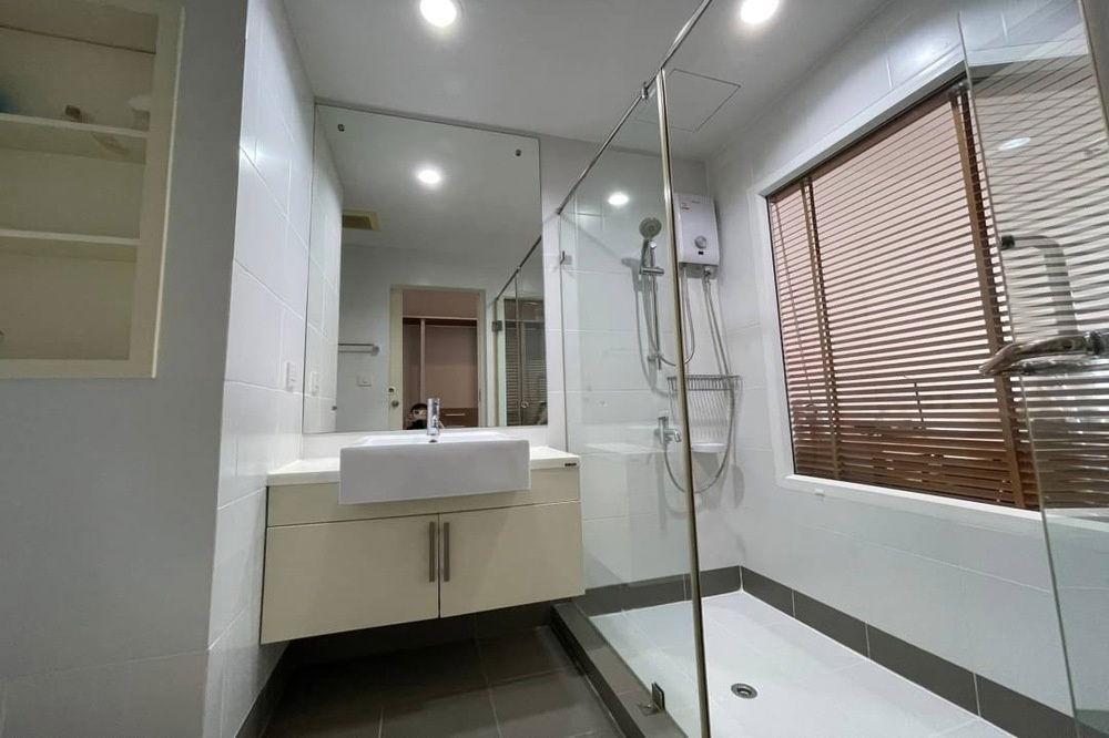 picture ðĨ For Rent !! pool view, high floor 15++, Rare Item!! ðĨ Code C20221202577.....The Seed Mingle, 1 bedroom, 1 bathroom, furnished, ready to move inðĢ - 5/8