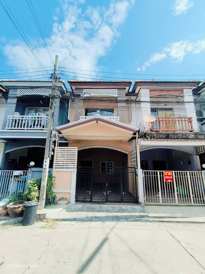 รูป ทาวน์เฮ้าส์ 2 ชั้น รีโนเวทใหม่
หมู่บ้านณราธร สุวินทวงค์ - รูปที่ 2/17