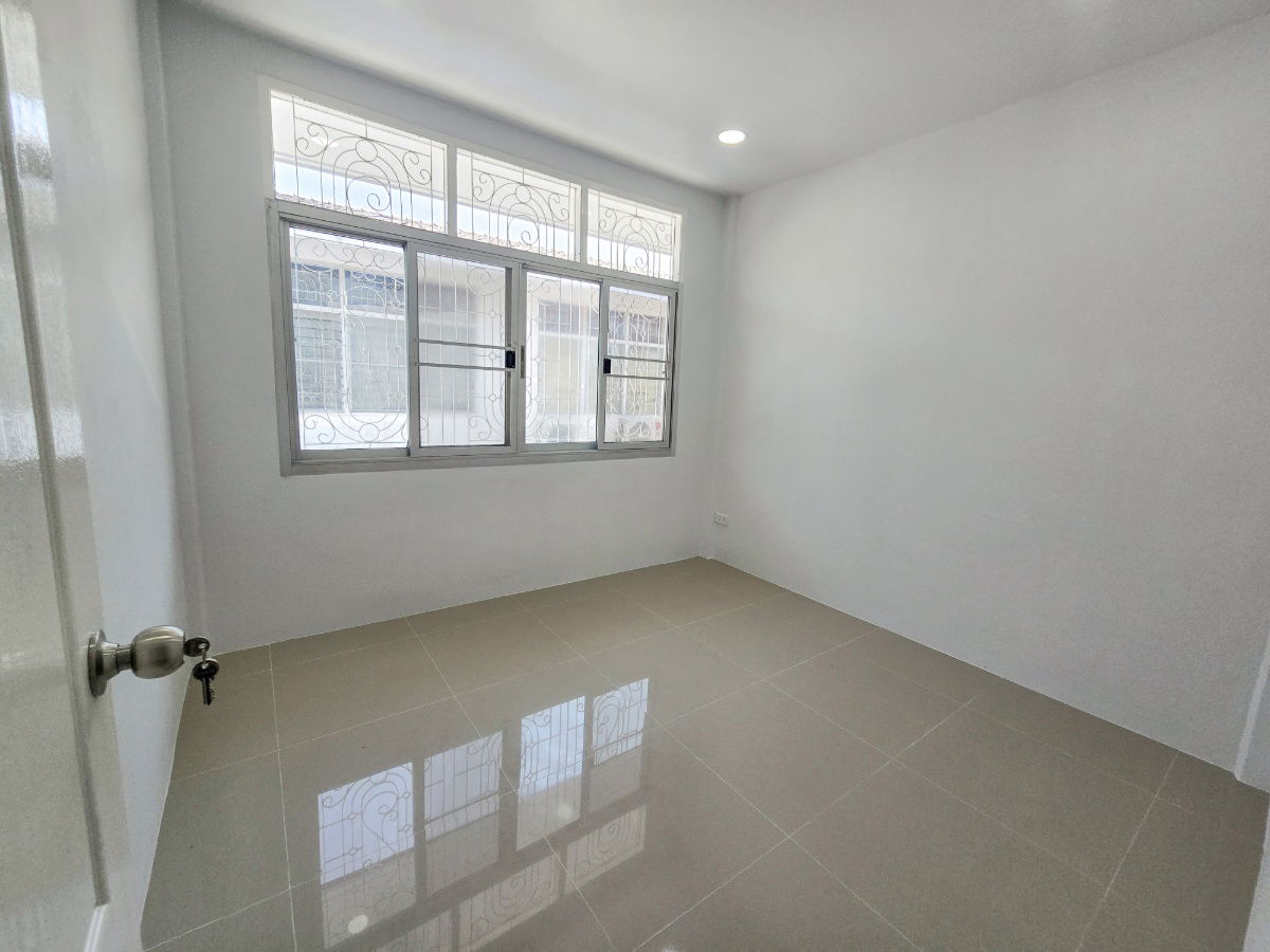 รูป ทาวน์เฮ้าส์2ชั้น รีโนเวทใหม่ สไตล์นอร์ดิก เนื้อที่เยอะกว้าง  หมู่บ้าน อยู่เจริญ 4 ลาดสวาย ลำลูกกา ปทุมธานี - รูปที่ 34/41