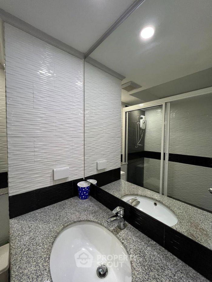 picture 1-BR Condo at Siam Oriental Tropical Garden close to Phratamnak (ID 1327644) - 6/11