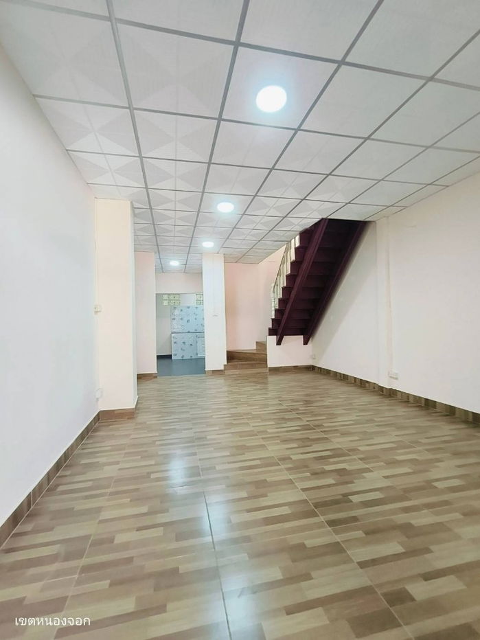 รูป ทาวน์เฮ้าส์ 2 ชั้น รีโนเวทใหม่
หมู่บ้านณราธร สุวินทวงค์ - รูปที่ 4/17