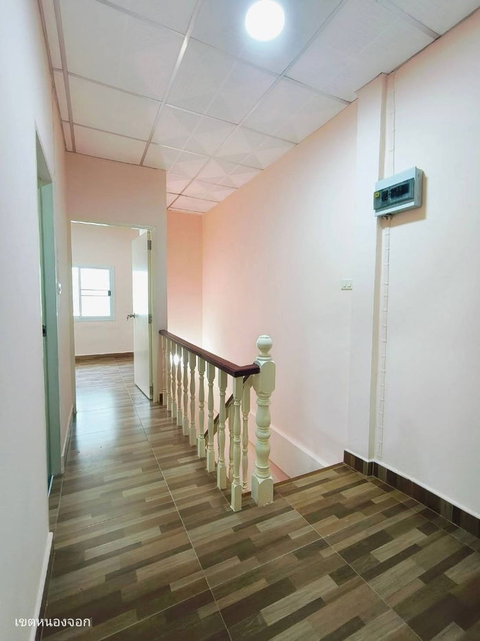 รูป ทาวน์เฮ้าส์ 2 ชั้น รีโนเวทใหม่
หมู่บ้านณราธร สุวินทวงค์ - รูปที่ 12/17