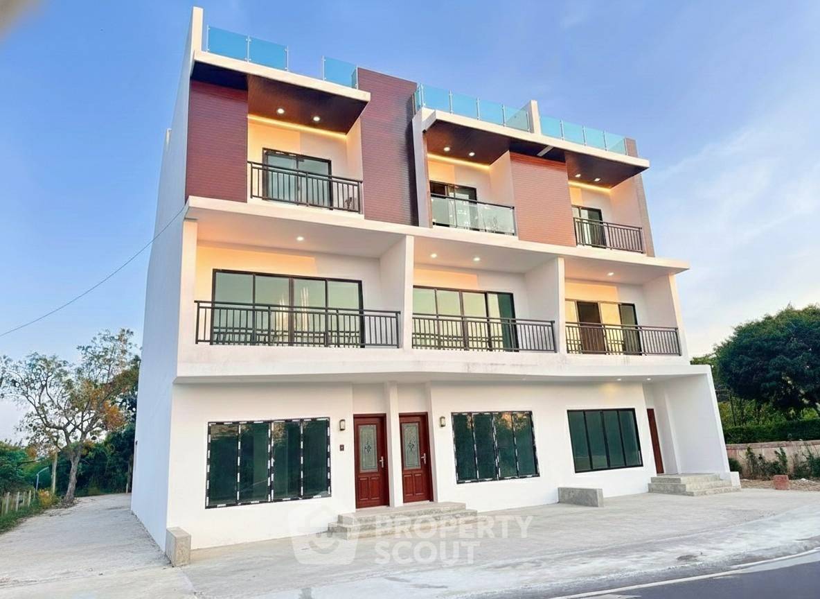 รูป ทาวน์เฮ้าส์ 4-ห้องนอน ใน ทับใต้ (ID 2470227) - รูปที่ 1/7