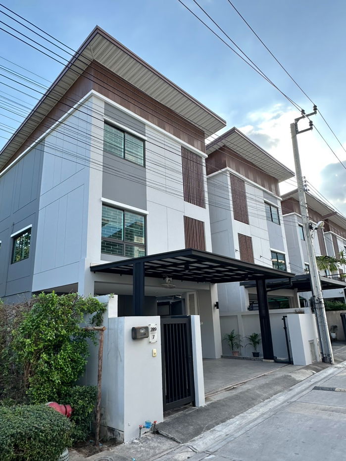picture For Rent: 3-Storey Detached Corner House at Siri House Ratchada 18 ðClose to MRT Huai Khwang - 1/21