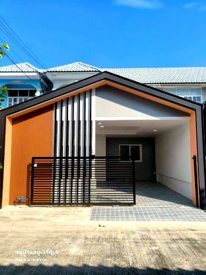 ทาวน์โฮม วิทยาลัยการปกครอง : ทาวน์เฮาส์ 2 ชั้น รีโนเวทใหม่เอี่ยม พร้อมอยู่ ทำเลทองลำลูกกาคลอง 4! มีห้องนอนชั้นล่าง!