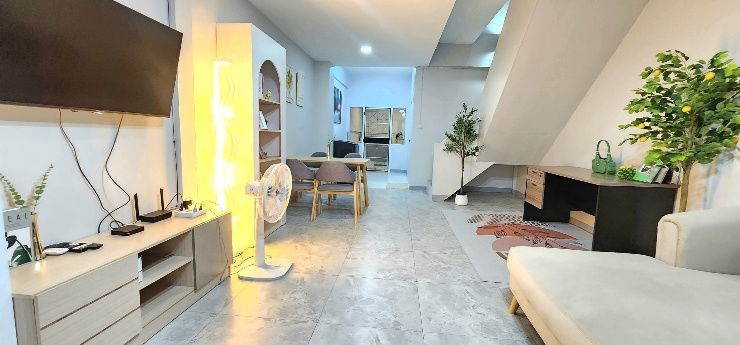 รูป ปล่อยเช่าทาวน์โฮมรีโนเวทใกล้เซนเฟส พร้อมเฟอร์ฯ ( รับระยะสั้น ) หลัง ร.พ.เทพปัญญา , ใกล้เซนเฟส , รวมโชคมอลค์ ,นิมมาน , เมญ่า ( ศรีอนันต์ทาวน์โฮม ) - รูปที่ 5/34