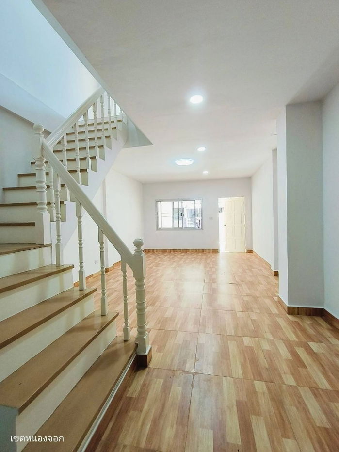 รูป บ้านทาวน์เฮาส์ 2 ชั้น
หมู่บ้าน ดีดี เฮ้าส์ ถนนอยู่วิทยา5
รีโนเวทใหม่พร้อมเข้าอยู่ - รูปที่ 4/15