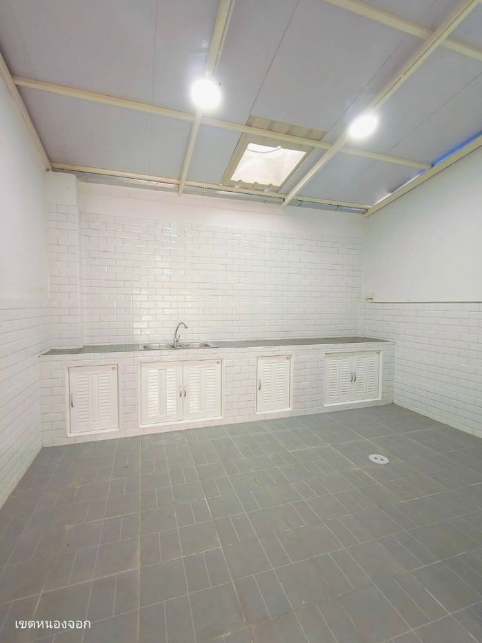 รูป บ้านทาวน์เฮาส์ 2 ชั้น
หมู่บ้าน ดีดี เฮ้าส์ ถนนอยู่วิทยา5
รีโนเวทใหม่พร้อมเข้าอยู่ - รูปที่ 7/15