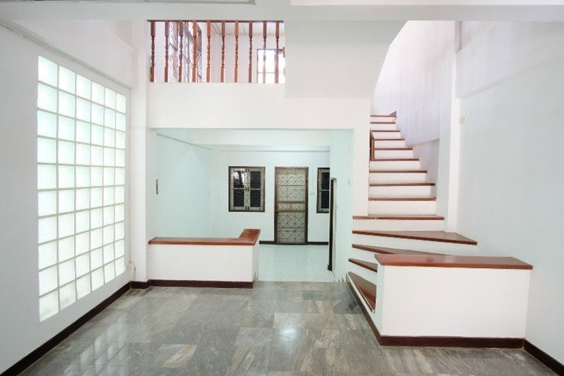 รูป 📝 ขายบ้านทำเลค้าขาย : หมู่บ้านบัวทองธานี (ฉบับ Investor / เสือนอนกิน) - รูปที่ 2/7