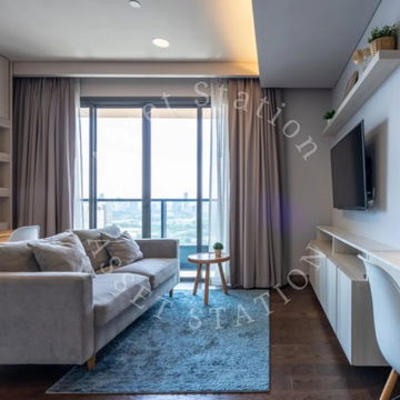 💎 The Lumpini 24: Luxurious rooms with great views and separate living spaces, near BTS Phrom Phong.