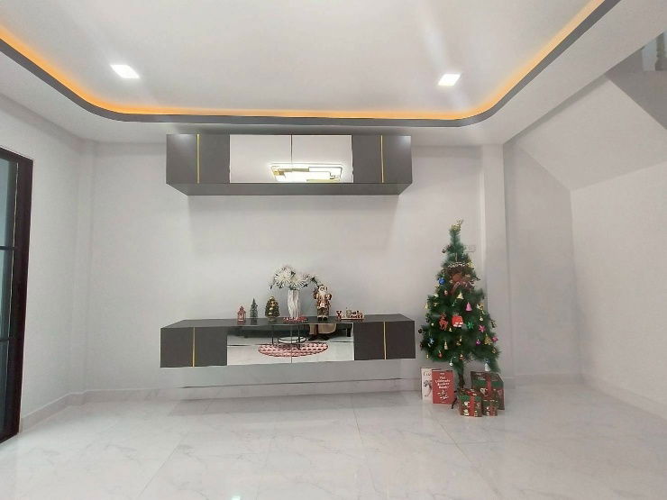 รูป ทำเลทอง ทาวน์เฮาส์รีโนเวทใหม่ พร้อมอยู่! เฟอร์ครบ ฟรีโอน! หมู่บ้านเคซีรามอินทรา 8 ถนนไทยรามัญ - รูปที่ 5/18