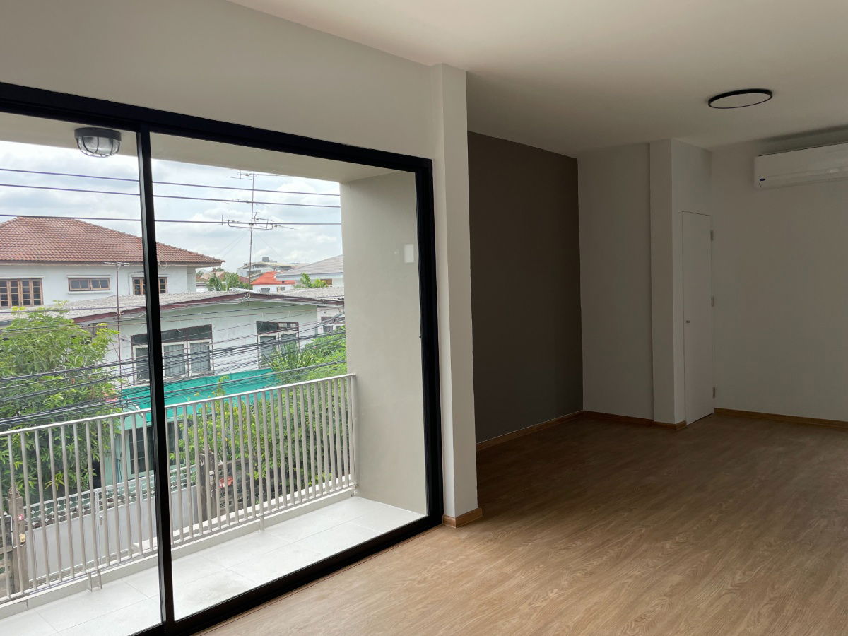 รูป ให้เช่าบ้านเดี่ยวรีโนเวทใหม่ ซอยลาดพร้าว 48 - รูปที่ 13/17