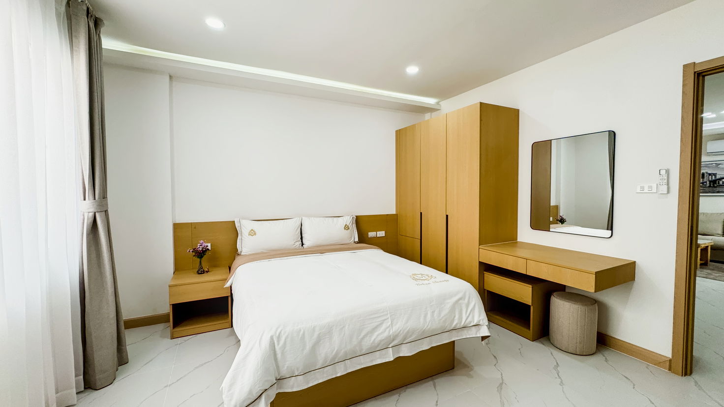 รูป Spacious 5-Bedroom Pool Villa for Sale in South Pattaya - รูปที่ 16/28