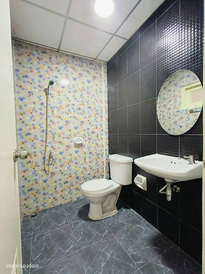 รูป ทาวน์เฮ้าส์ 2 ชั้น รีโนเวทใหม่
หมู่บ้านณราธร สุวินทวงค์ - รูปที่ 7/17