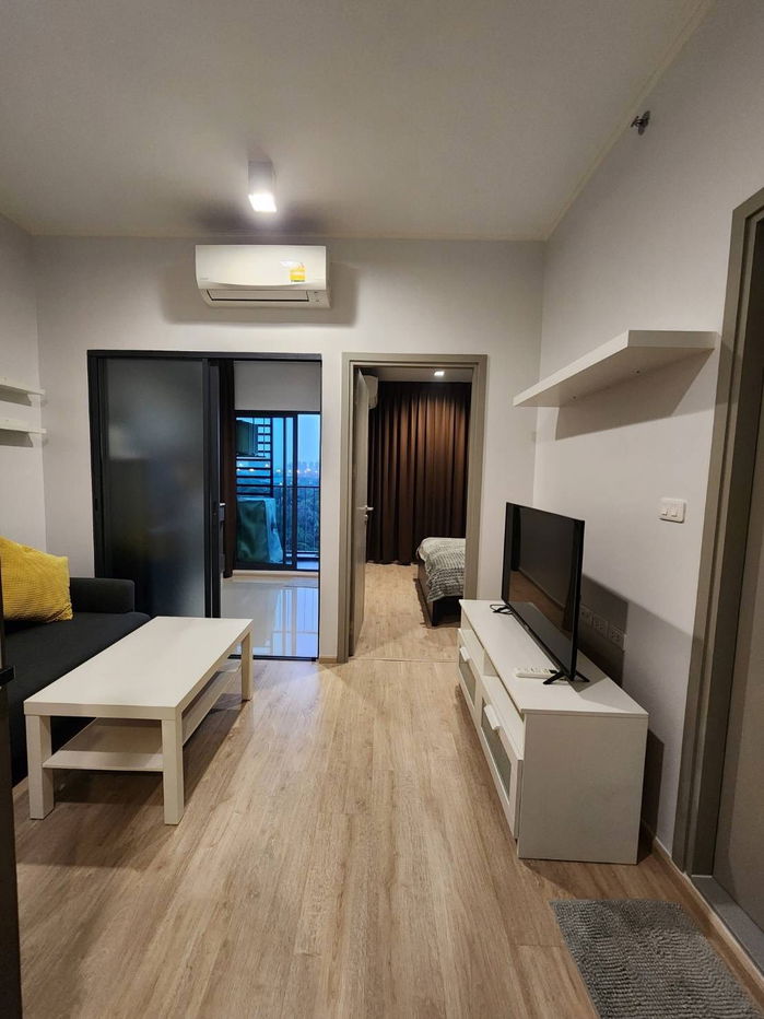 picture 14,000 Baht, 1-bedroom, 1-bathroom partitioned room at IDEO NEW RAMA9, 31 sqm, 10th floor, pool view. Includes washing machine. Call 0945603437 - 5/13