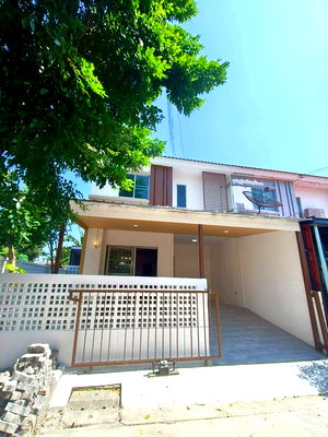 ทาวน์โฮม ลำลูกกา คลองสาม : ทาวน์เฮาส์ หลังมุม สไตล์บ้านเดี่ยว มบ.พฤกษา 92 ลำลูกกาคลองสาม ถนนชลมาร์ควิจารณ์ พร้อมเฟอร์ฯ 