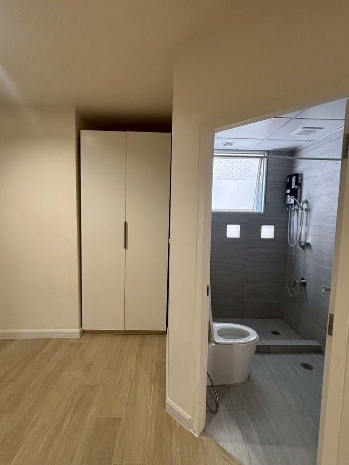 รูป ปทุมวันรีสอร์ท ให้เช่าห้อง ขนาด 75 ตรม. ชั้น 7 ปรับปรุงใหม่ ราคา 30,000 บาท/เดือน ติดต่อ สาธิตา 083-904-8188 - รูปที่ 10/16