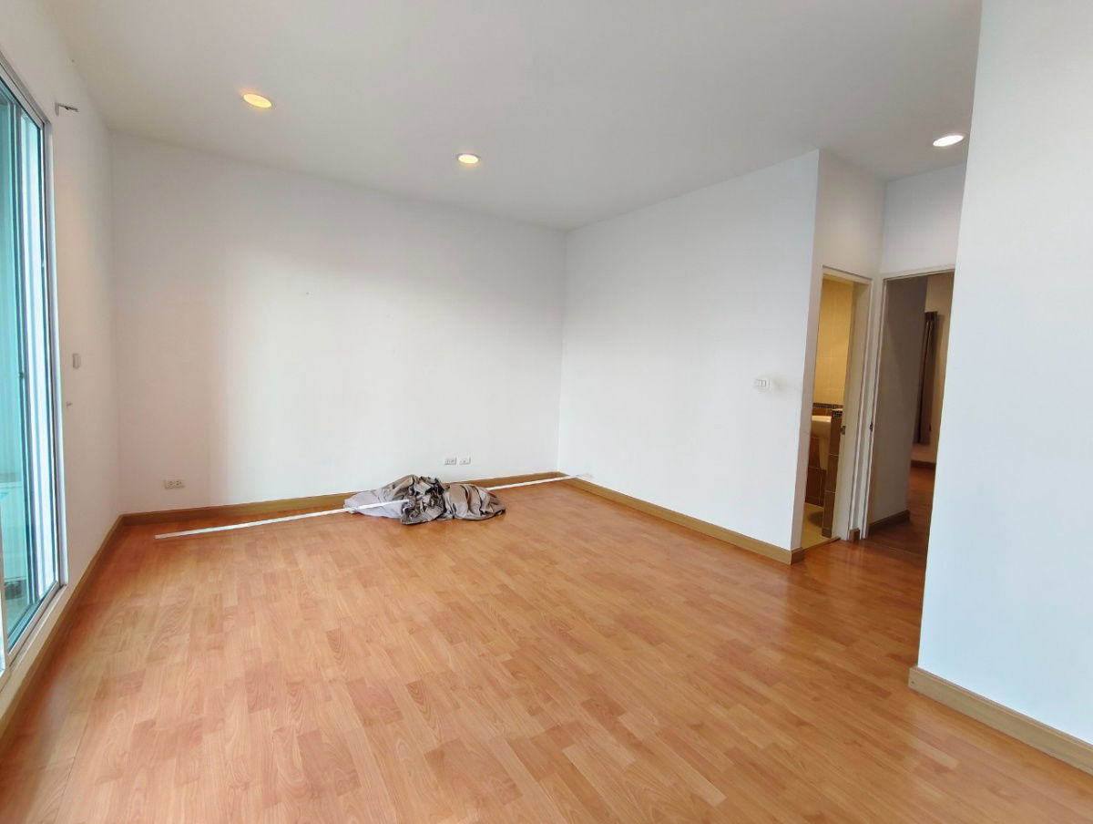 รูป ทาวน์โฮม บ้านกลางเมือง S-SENSE ศรีนครินทร์ ใกล้ซีคอน และ BTS สายสีเหลือง ถูกสุดในโครงการ (รีโนเวทใหม่) - รูปที่ 9/17