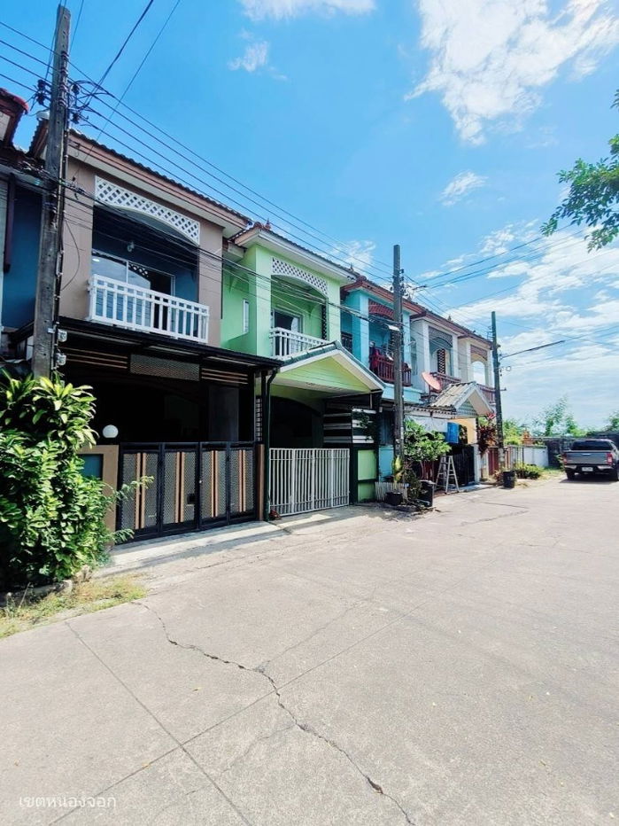 รูป ทาวน์เฮ้าส์ 2 ชั้น รีโนเวทใหม่
หมู่บ้านณราธร สุวินทวงค์ - รูปที่ 2/18