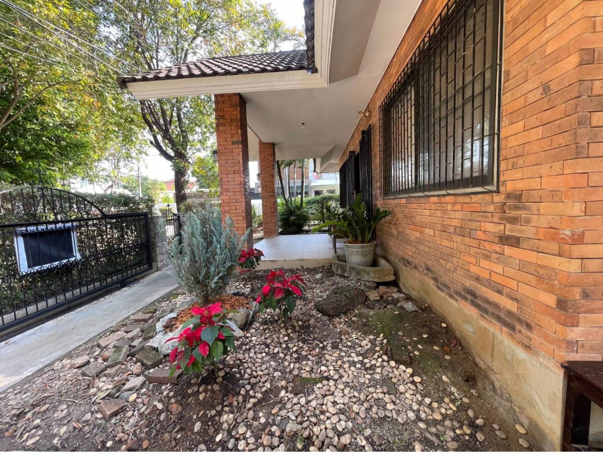 รูป ให้เช่าบ้านเดี่ยว หมู่บ้านวังตาล เชียงใหม่ พร้อมพื้นที่ สวนสีเขียวรอบบ้าน เฟอร์นิเจอร์ครบ T.0946511456 - รูปที่ 4/17