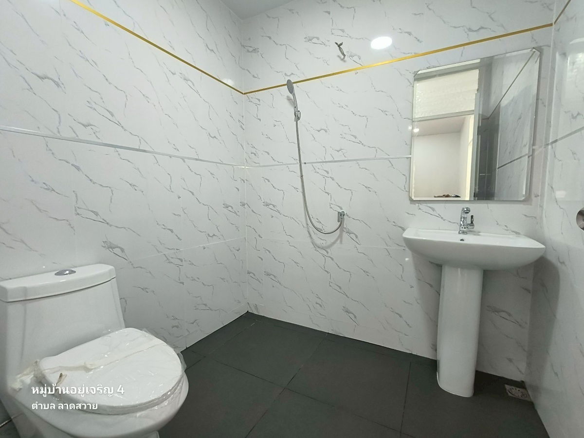 รูป ทาวน์เฮาส์ ลำลูกกา ลาดสวาย หมู่บ้านอยู่เจริญ4 นัดชมบ้าน โทรเลย0853186868 คุณวา - รูปที่ 14/20