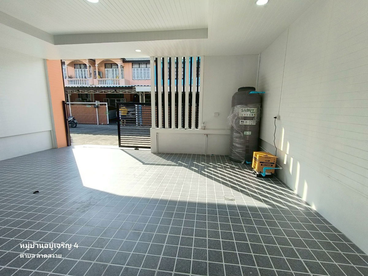 รูป ทาวน์เฮาส์ ลำลูกกา ลาดสวาย หมู่บ้านอยู่เจริญ4 นัดชมบ้าน โทรเลย0853186868 คุณวา - รูปที่ 6/20