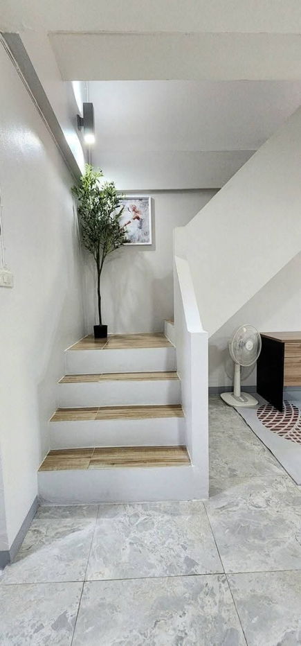 รูป ปล่อยเช่าทาวน์โฮมรีโนเวทใกล้เซนเฟส พร้อมเฟอร์ฯ ( รับระยะสั้น ) หลัง ร.พ.เทพปัญญา , ใกล้เซนเฟส , รวมโชคมอลค์ ,นิมมาน , เมญ่า ( ศรีอนันต์ทาวน์โฮม ) - รูปที่ 14/34