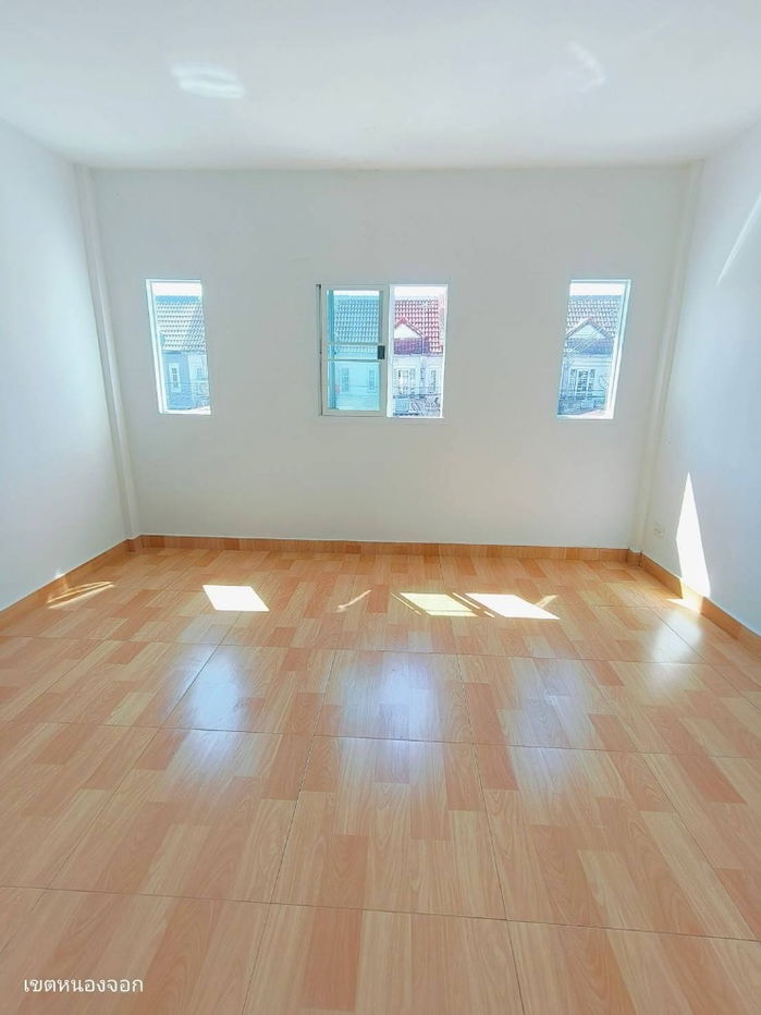 รูป บ้านทาวน์เฮาส์ 2 ชั้น
หมู่บ้าน ดีดี เฮ้าส์ ถนนอยู่วิทยา5
รีโนเวทใหม่พร้อมเข้าอยู่ - รูปที่ 12/15