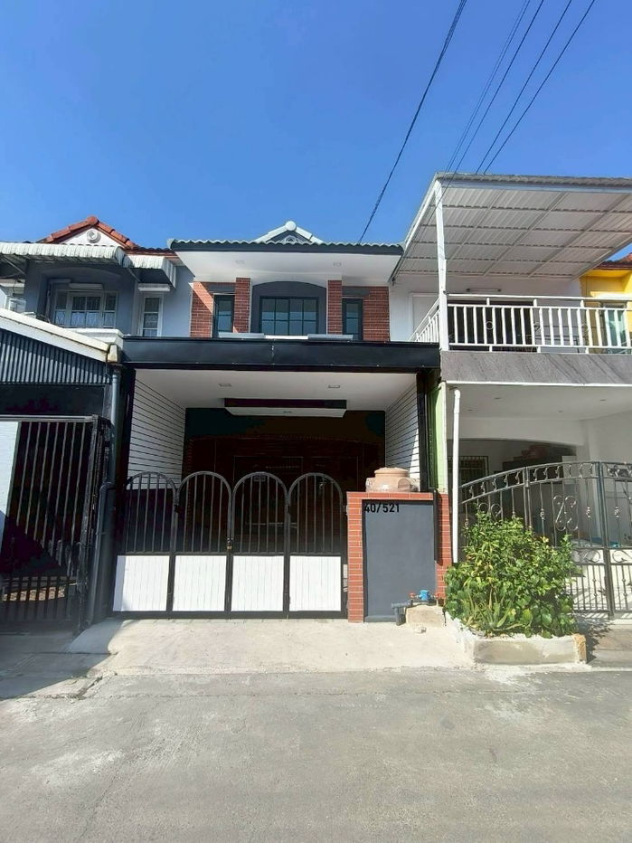 รูป ทำเลทอง ทาวน์เฮาส์รีโนเวทใหม่ พร้อมอยู่! เฟอร์ครบ ฟรีโอน! หมู่บ้านเคซีรามอินทรา 8 ถนนไทยรามัญ - รูปที่ 2/18