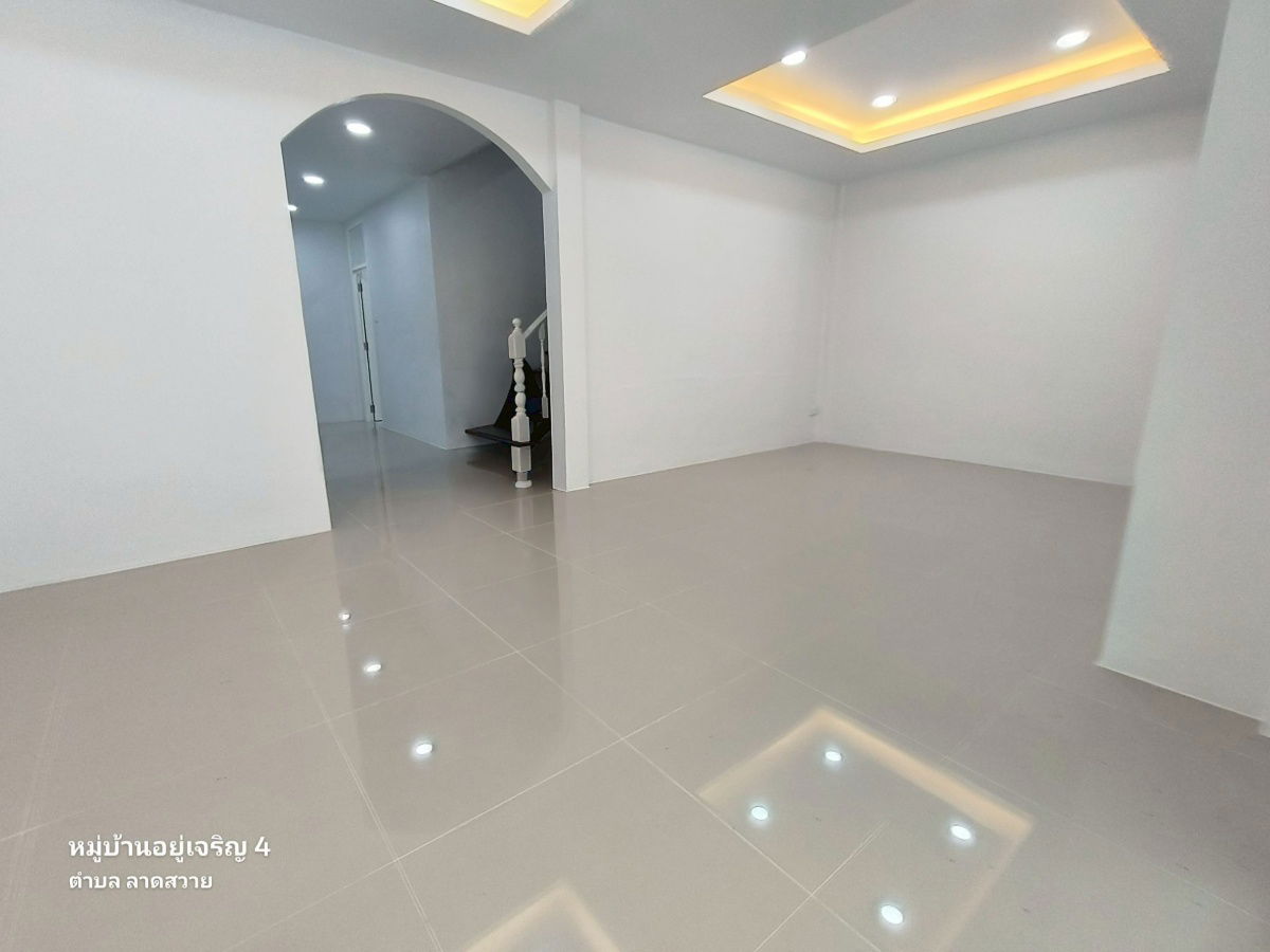 รูป ทาวน์เฮาส์ ลำลูกกา ลาดสวาย หมู่บ้านอยู่เจริญ4 นัดชมบ้าน โทรเลย0853186868 คุณวา - รูปที่ 7/20