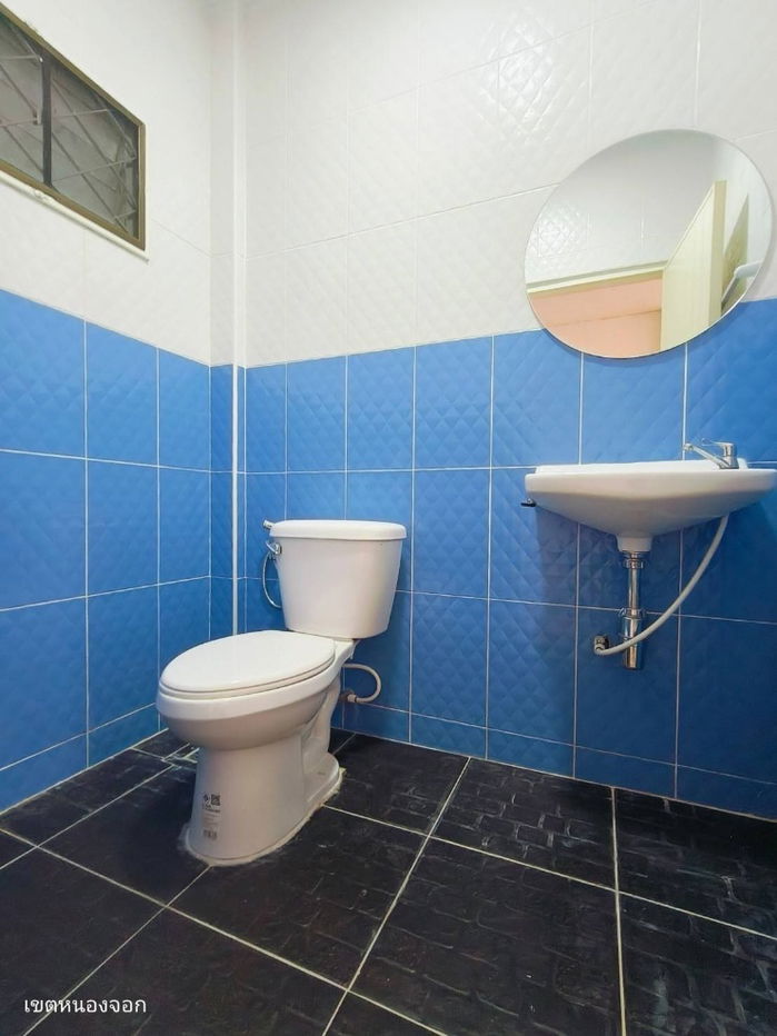 รูป บ้านทาวน์เฮาส์ 2 ชั้น
หมู่บ้าน ดีดี เฮ้าส์ ถนนอยู่วิทยา5
รีโนเวทใหม่พร้อมเข้าอยู่ - รูปที่ 9/15