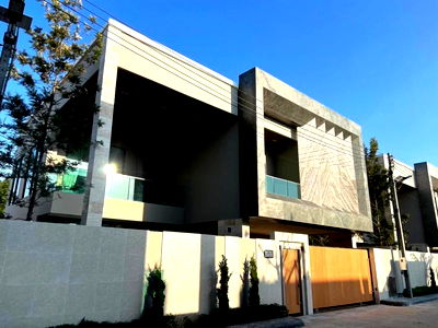 เช่าบ้านเดี่ยว วิทยาลัยเทคนิคสัตหีบ : ให้เช่าพลูวิลล่าสไตล์โมเดิร์น พัทยา - นาจอมเทียน 85,000/เดือน