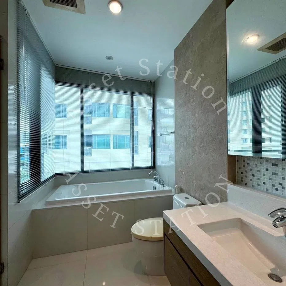 picture Bright Sukhumvit 24, a luxury condominium for business professionals, is located in the heart of the city, near BTS Phrom Phong. - 9/12