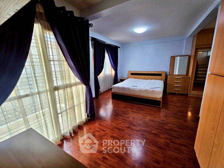 รูป ทาวน์เฮ้าส์ 3-ห้องนอน ใน ดอนเมือง (ID 2431141) - รูปที่ 12/16