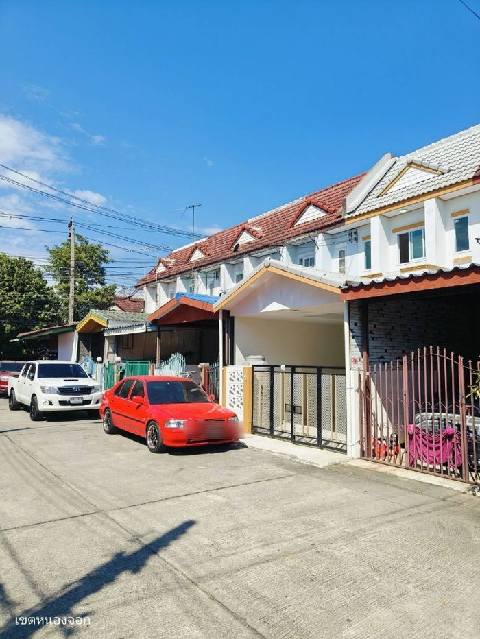 รูป บ้านทาวน์เฮาส์ 2 ชั้น
หมู่บ้าน ดีดี เฮ้าส์ ถนนอยู่วิทยา5
รีโนเวทใหม่พร้อมเข้าอยู่ - รูปที่ 1/15