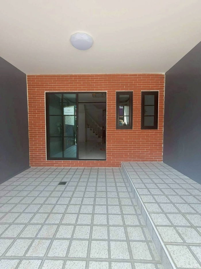 รูป ทำเลทอง ทาวน์เฮาส์รีโนเวทใหม่ พร้อมอยู่! เฟอร์ครบ ฟรีโอน! หมู่บ้านเคซีรามอินทรา 8 ถนนไทยรามัญ - รูปที่ 18/18