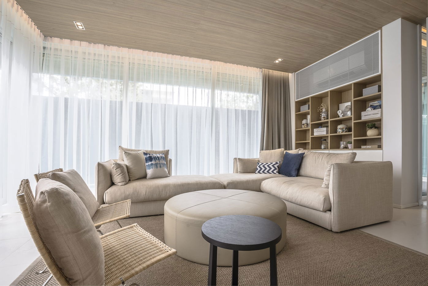 picture Luxury 3-Bedroom Pool Villa for Rent in Na Jomtien - 8/17