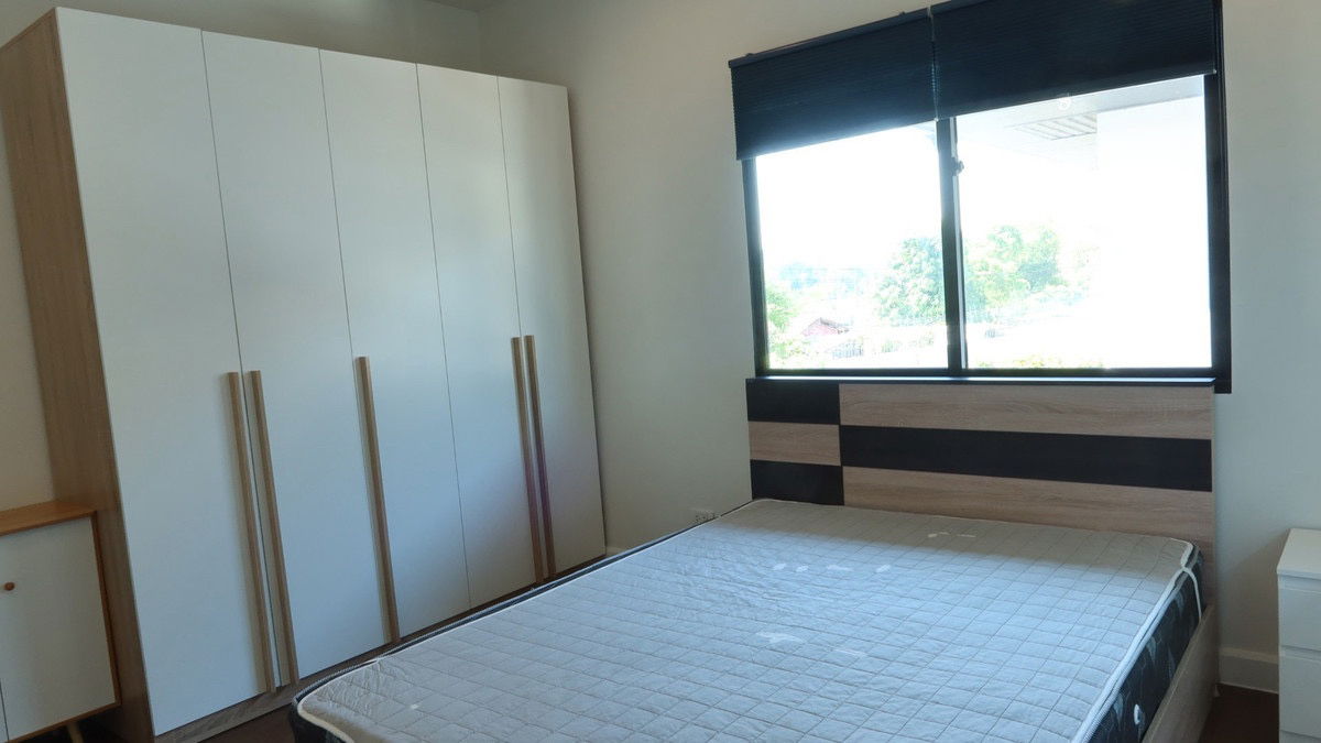 picture For rent Setthasiri Pattanakarn , 4 bedrooms big garden, Pet friendly - 10/18