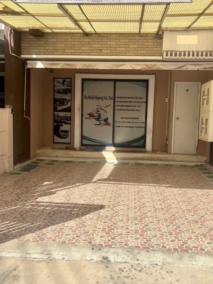 picture For Sale: 3-Storey Townhome. A versatile townhome designed for modern urban living—perfect for families or those seeking a stylish home office. - 1/20