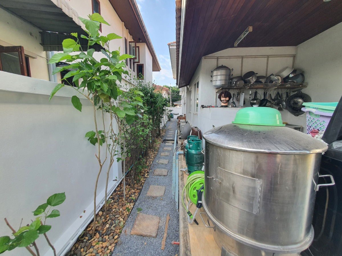 picture 2-Storey Detached House, 79.65 sq.w., Salathammasop 3, Taling Chan – Bangkok with nearly 400 sq.m. of living space. canal-side atmosphere - 7/40