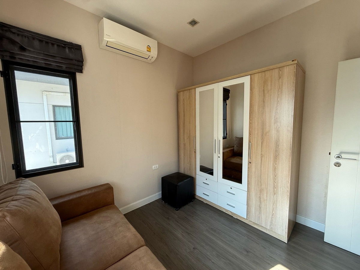 รูป 🏡 ให้เช่าบ้านเดี่ยวหรู — Bangkok Boulevard Srinakarin–Bangna หลังริม ทำเลดีที่สุดในโครงการ แต่งสวยพร้อมอยู่ ใกล้รถไฟฟ้า ของกินเพียบ 🔥 - รูปที่ 10/18