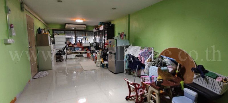รูป อาคารพาณิชย์ 3 ชั้นครึ่ง 3 คูหา ติดถนนเพชรเกษม ทำเลดี ราคาถูก - รูปที่ 17/17