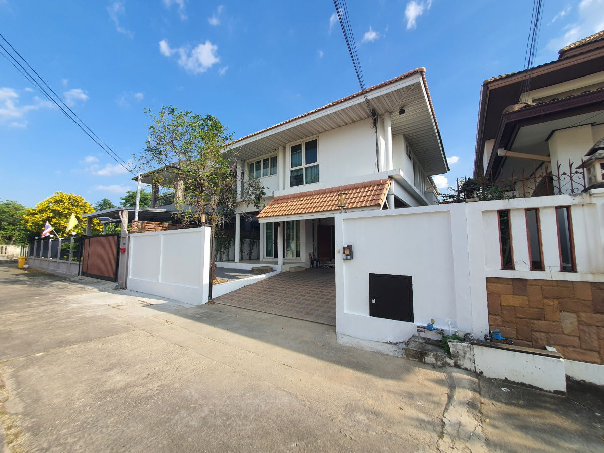 picture 2-Storey Detached House, 79.65 sq.w., Salathammasop 3, Taling Chan – Bangkok with nearly 400 sq.m. of living space. canal-side atmosphere - 12/40